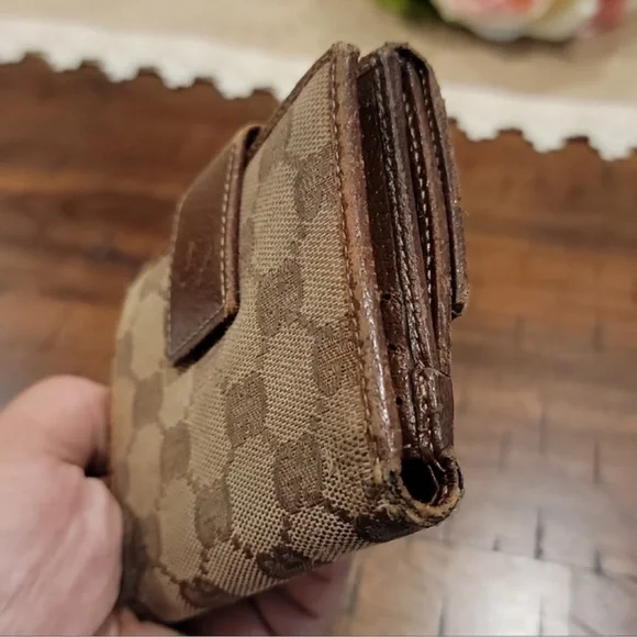 Gucci Brown Monogram Canvas Wallet with Gold-Tone Plate - Picture 3 of 8